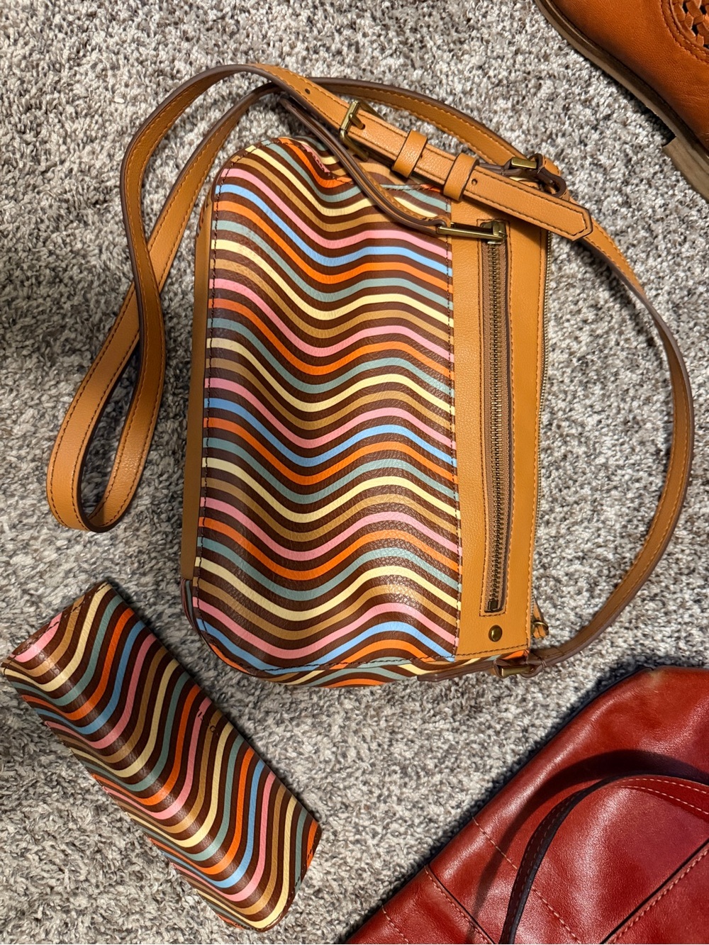Fossil Tan Multicolor Wave Crossbody with Matching Glasses Case